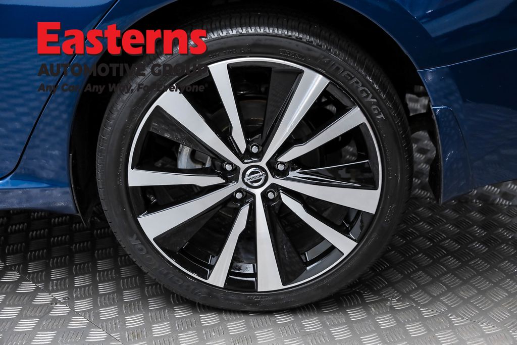 Used 2021 Blue Nissan 2.5 SR image 8