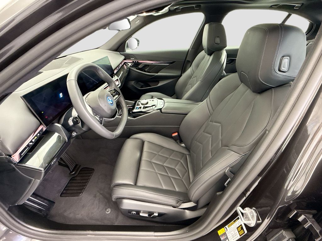 Thumbnail: 2026 BMW i5 - 18