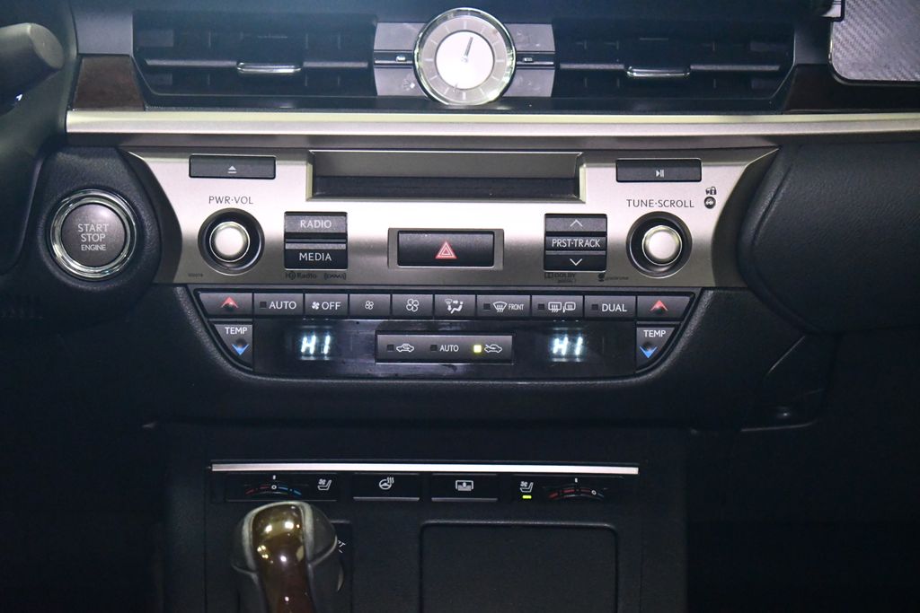 Thumbnail: 2013 Lexus ES - 17