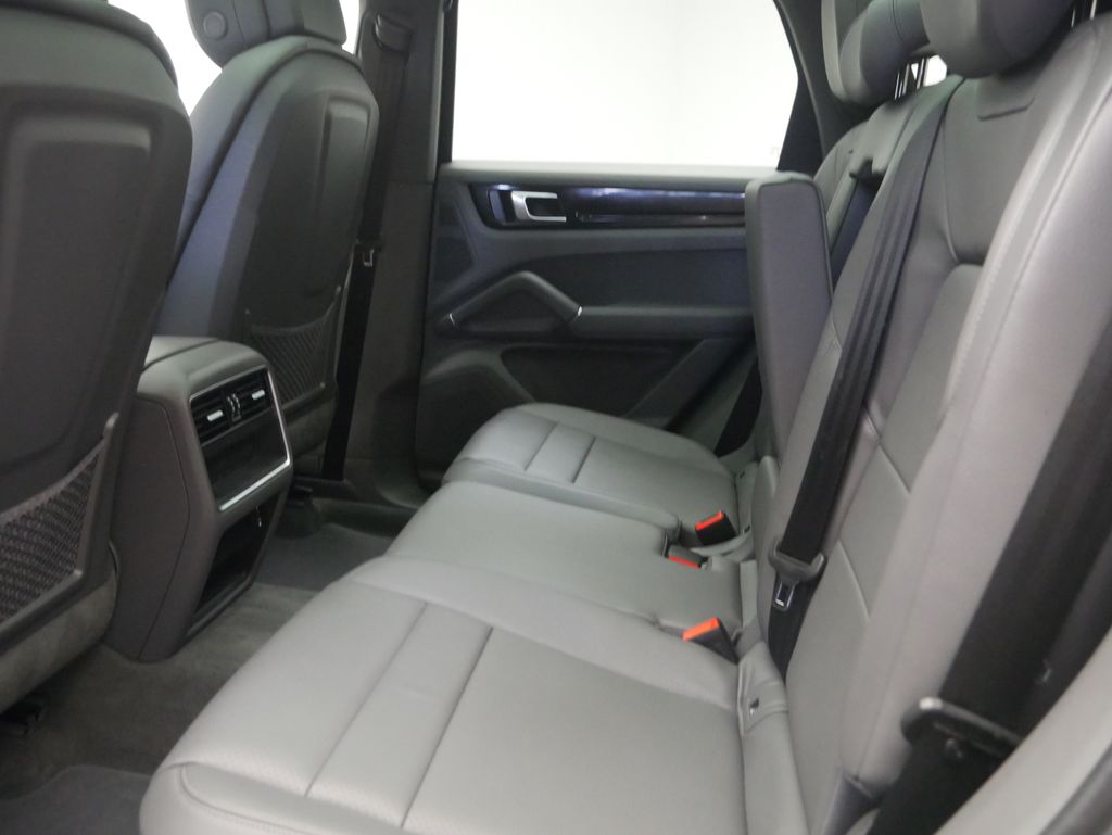 Thumbnail: 2023 Porsche Cayenne - 19