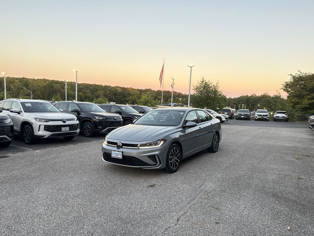 Pyrite Silver Metallic 2025 Volkswagen Jetta Sedan Front-Wheel Drive 8-Speed Automatic