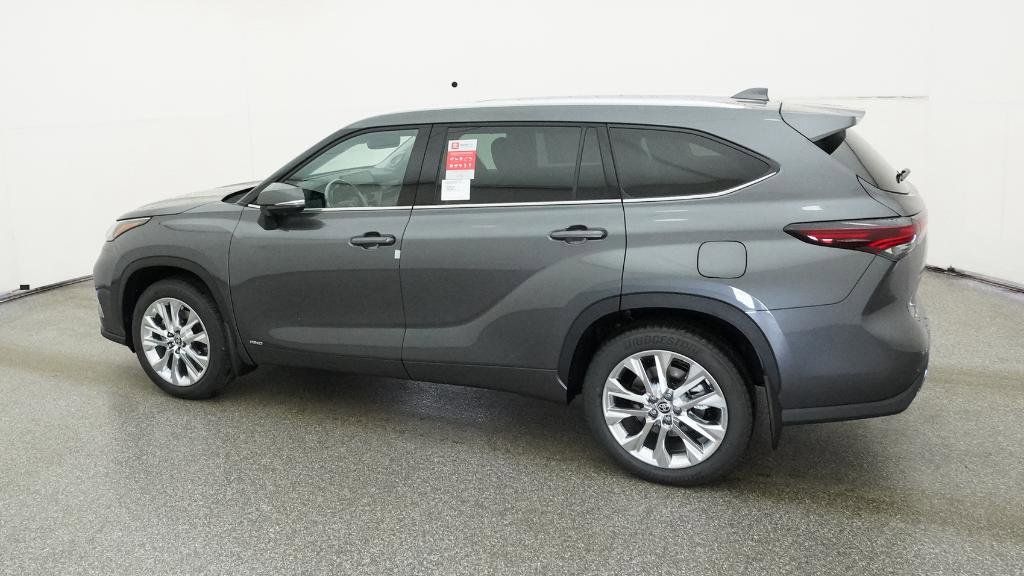 Thumbnail: 2025 Toyota Highlander - 15
