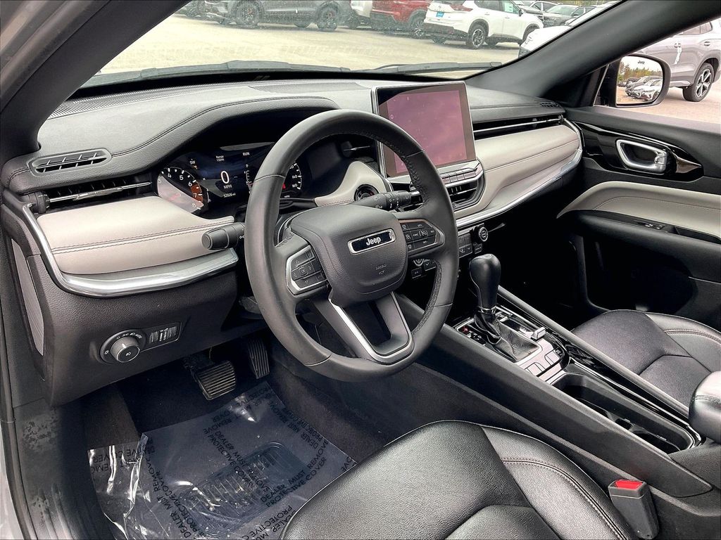 2024 Jeep Compass — photo 8