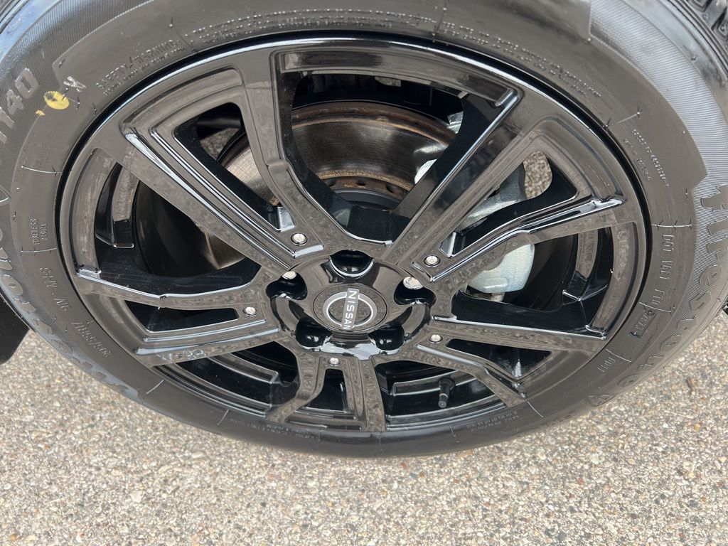 2024 Nissan Kicks SR photo