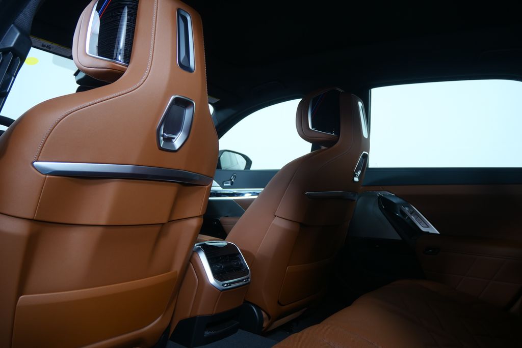 Thumbnail: 2026 BMW i7 - 17