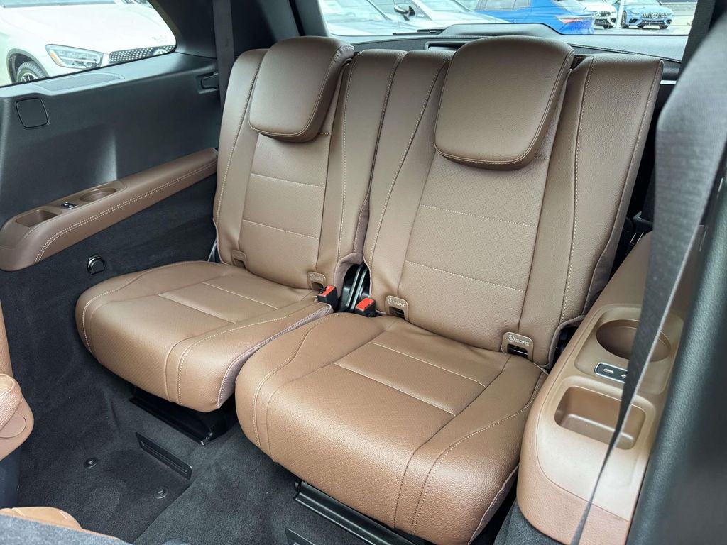 Thumbnail: 2024 Mercedes-Benz GLS - 28