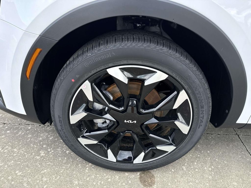 New 2026 White Kia EX image 4