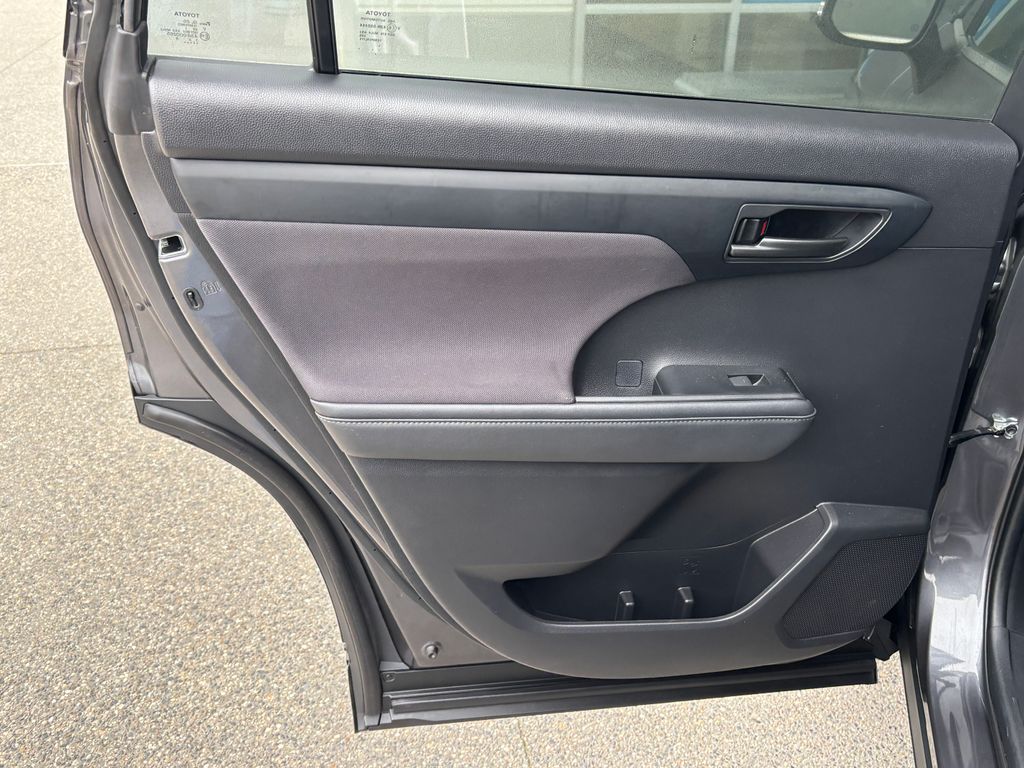 Thumbnail: 2022 Toyota Highlander - 29