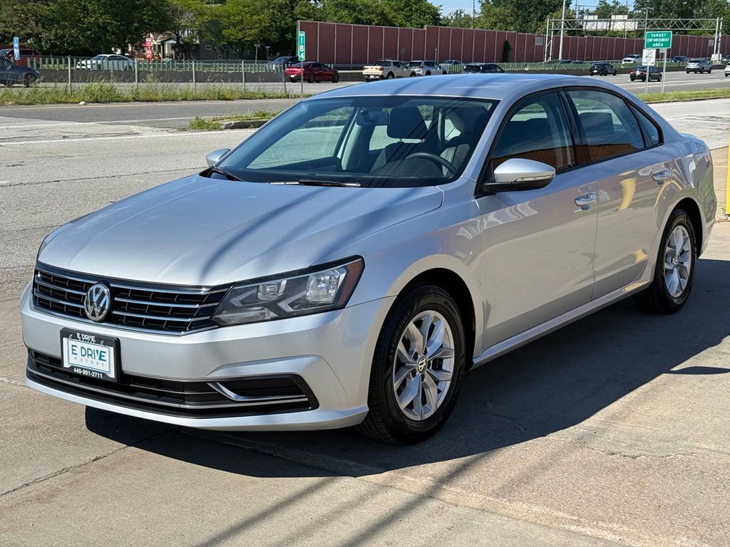 2018 Volkswagen Passat - Main Image