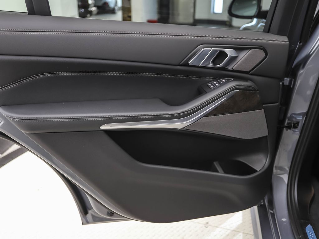 Thumbnail: 2026 BMW X7 - 19