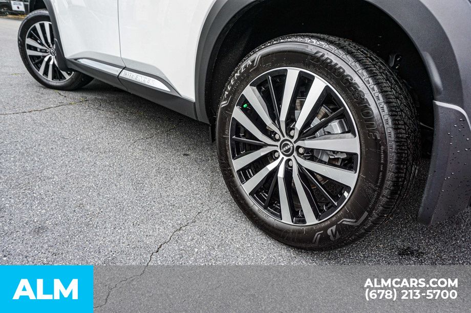 Used 2025 White Nissan Platinum image 15