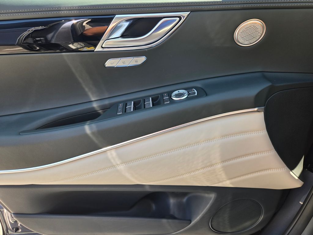 2027 Genesis GV80