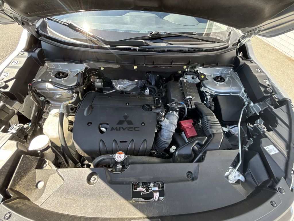 Used 2024 Silver Mitsubishi 2.0 ES image 17