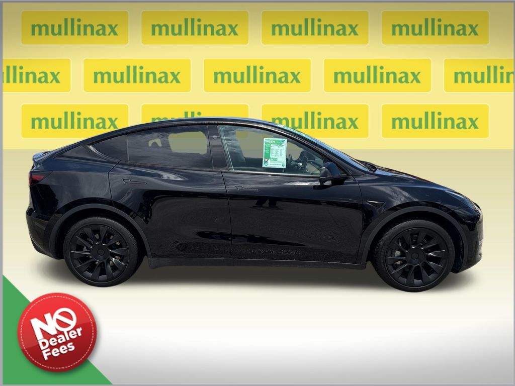 Used 2023  Tesla Standard Range image 2
