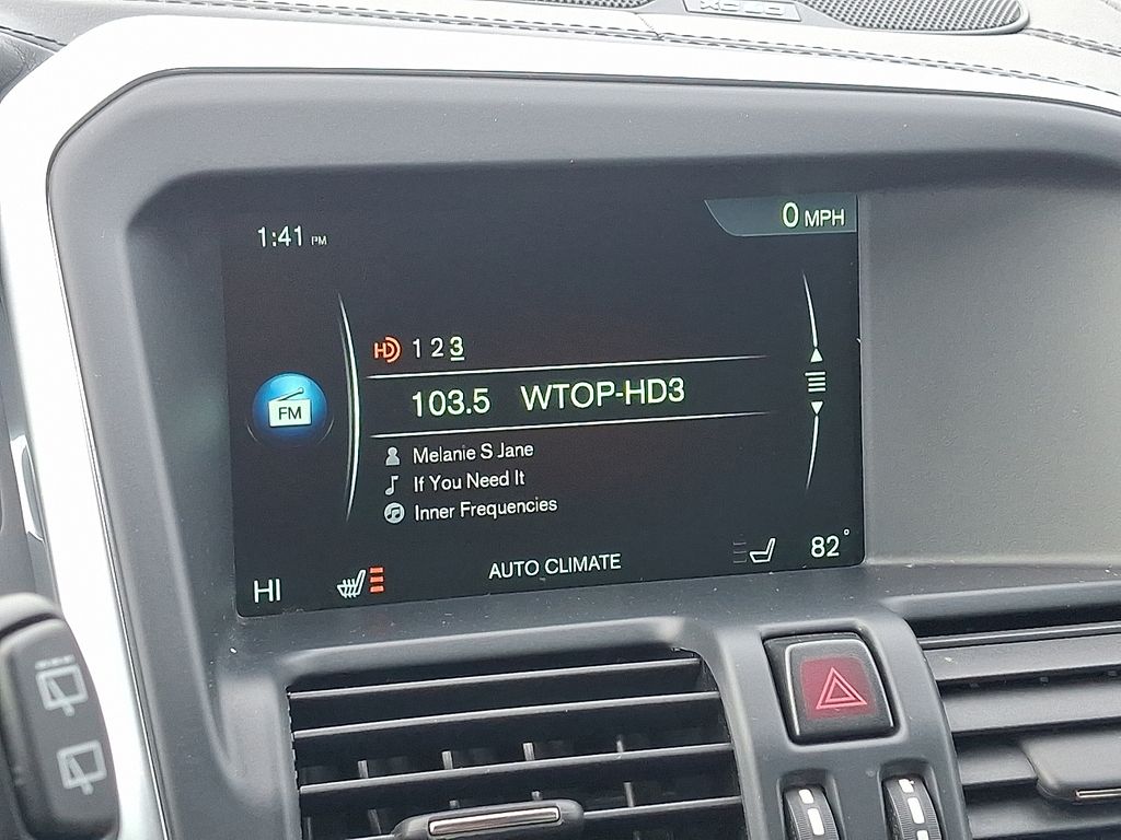 Thumbnail: 2015 Volvo XC60 - 17