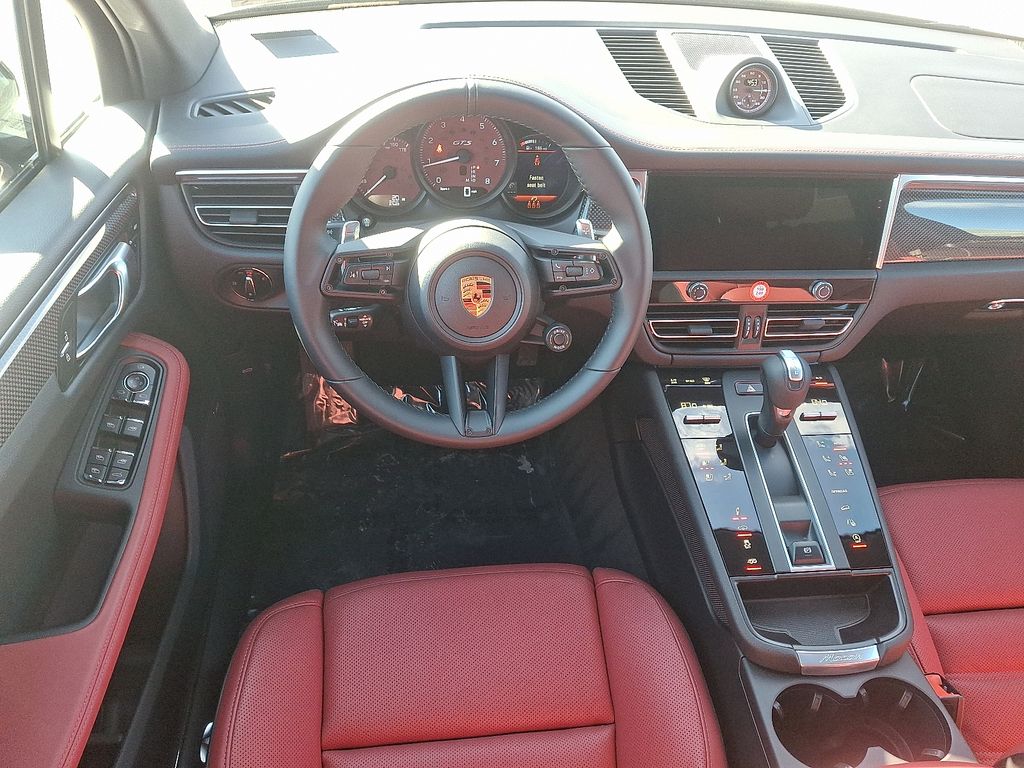 Thumbnail: 2026 Porsche Macan - 14