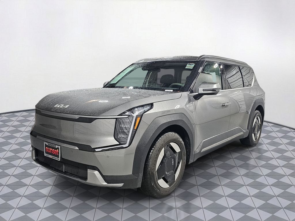 Used 2024 Gray Kia Wind image 3