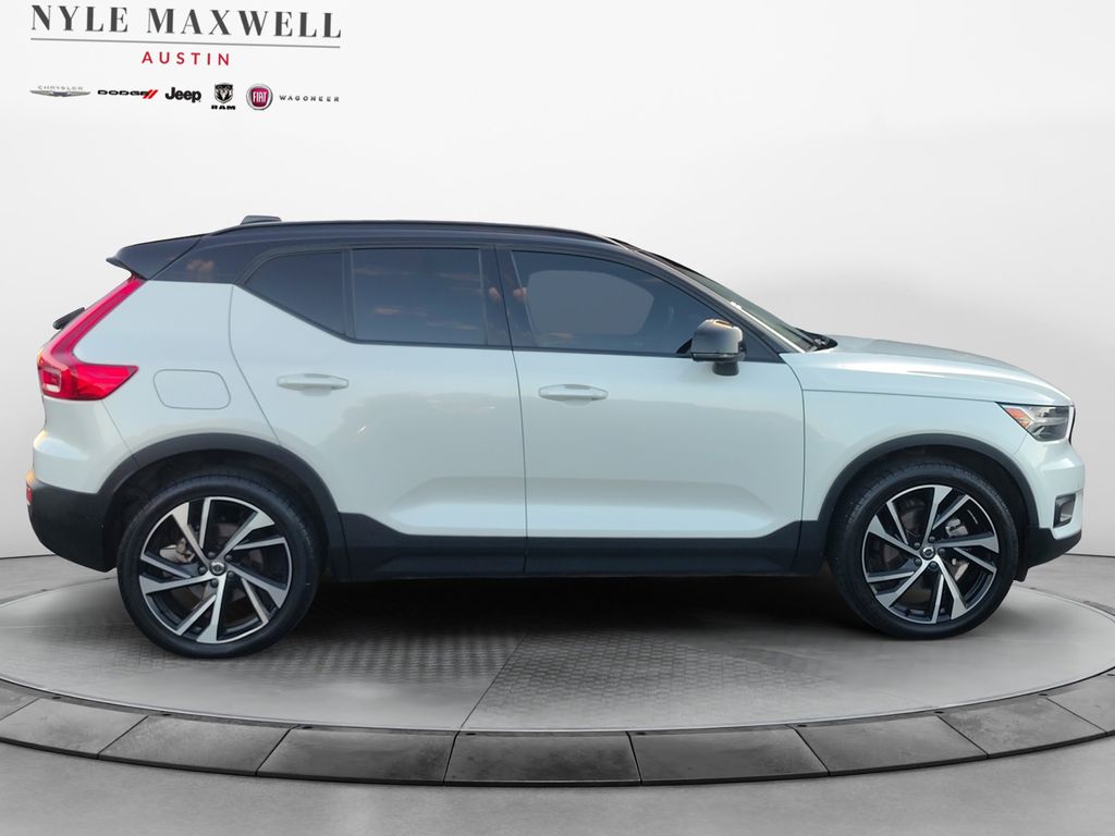 Used Car 2022 Volvo Xc40  R-design For Sale Under $30,000 In Austin, Texas