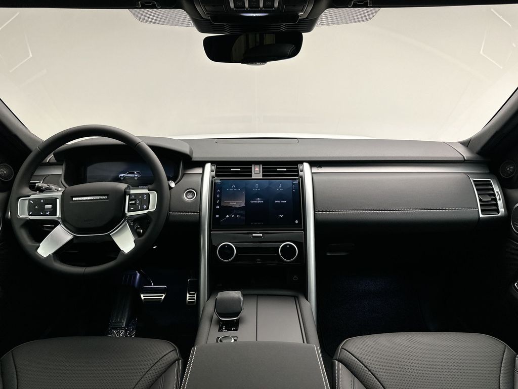 Thumbnail: 2025 Land Rover Discovery - 7