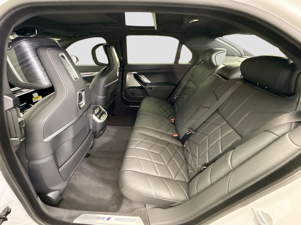 Thumbnail: 2026 BMW i7 - 20