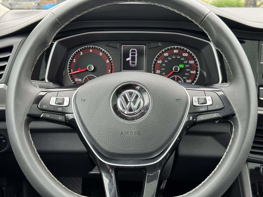 Certified Used 2021 White Volkswagen 1.4T SE image 18