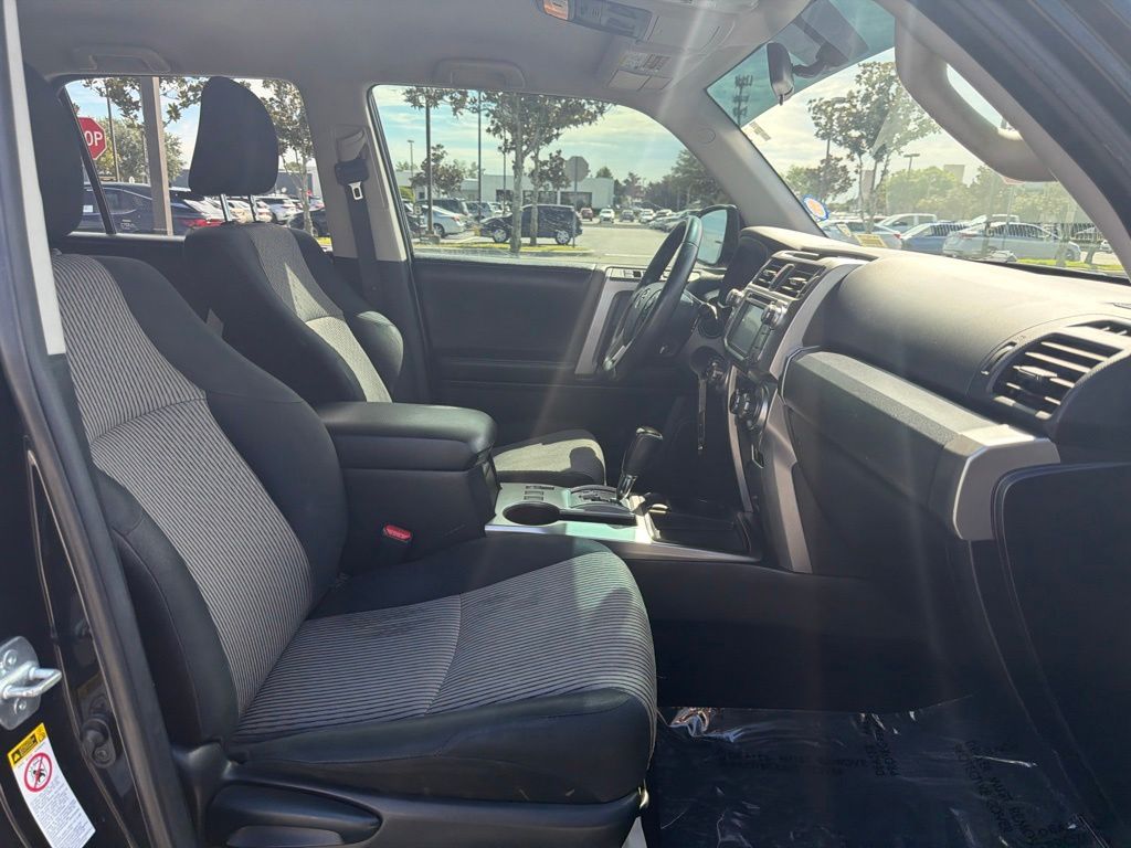 Thumbnail: 2015 Toyota 4Runner - 12