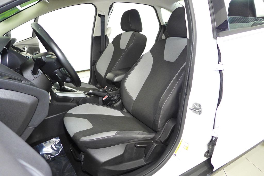 Thumbnail: 2012 Ford Focus - 21