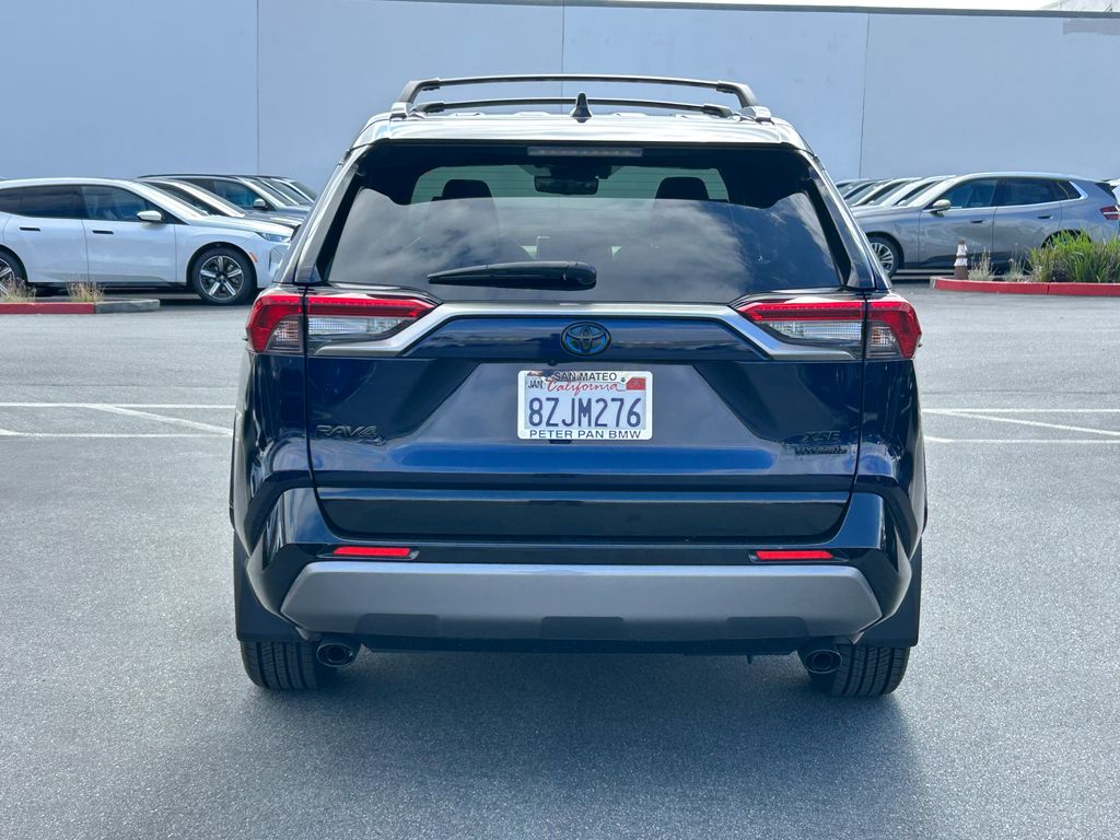 Thumbnail: 2021 Toyota RAV4 - 4