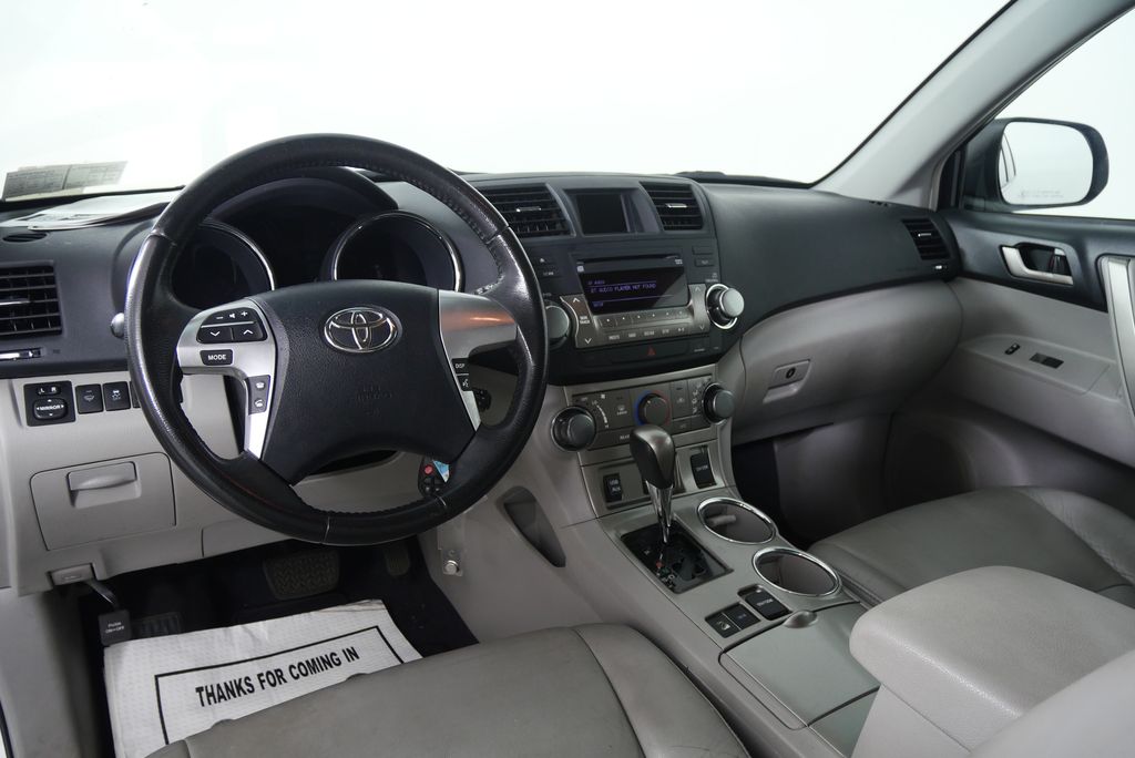 Thumbnail: 2012 Toyota Highlander - 14