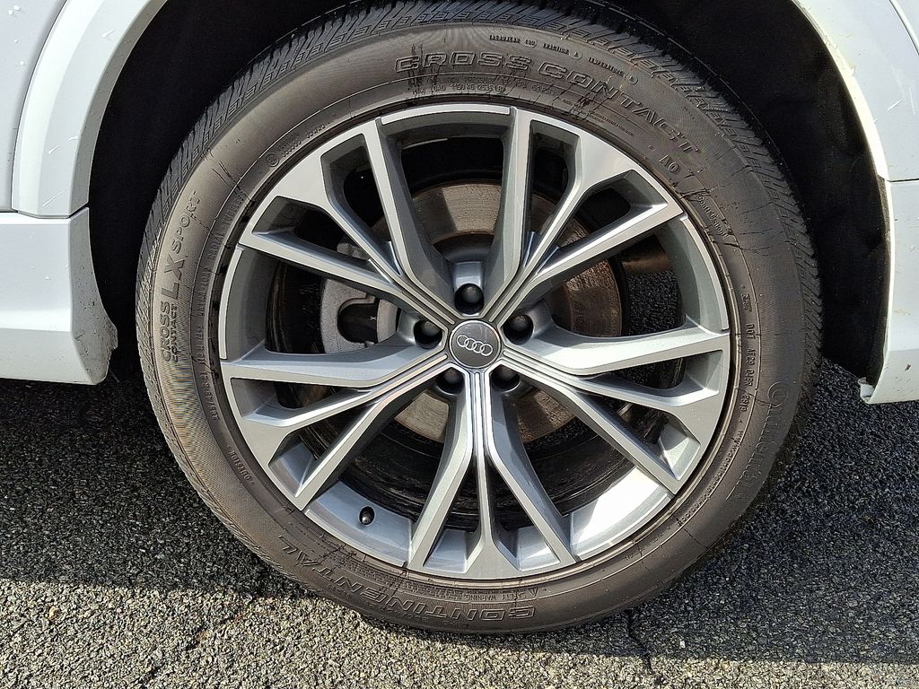 Thumbnail: 2020 Audi Q8 - 8