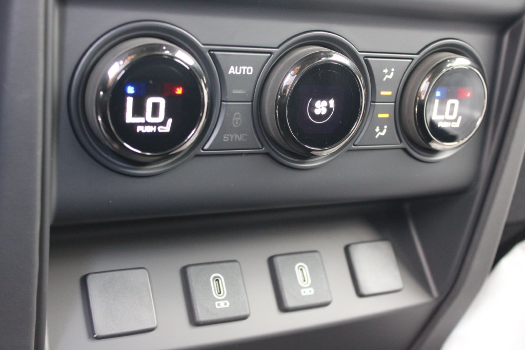New 2026  Land Rover OCTA Black image 24
