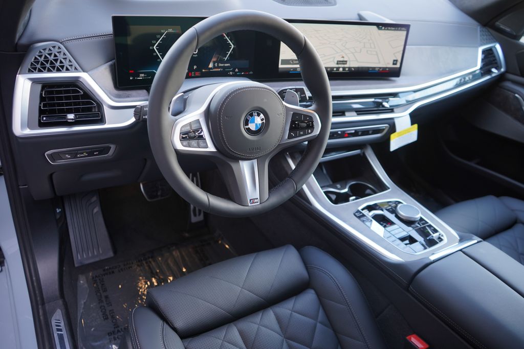 2025 BMW X7 xDrive40i 12