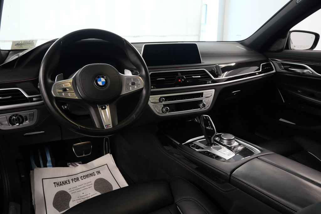 2022 BMW 7 Series 740i 19