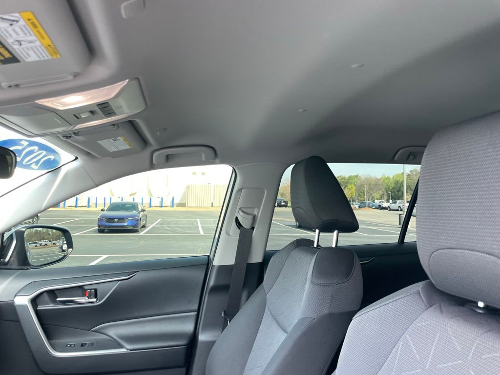 Thumbnail: 2025 Toyota RAV4 - 28