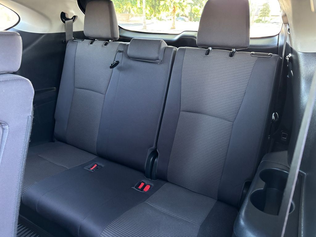 2023 Toyota Highlander L 28