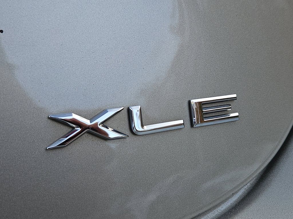 Thumbnail: 2016 Toyota Avalon - 32