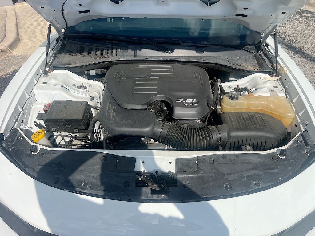 Used 2021 White Dodge SXT image 29