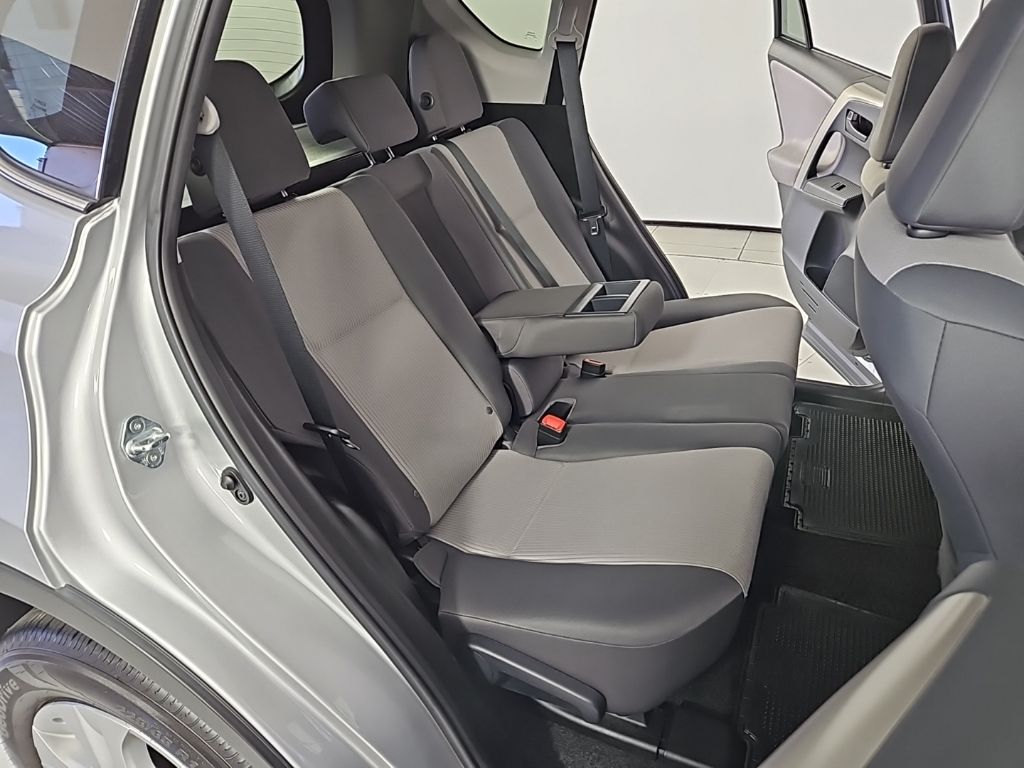 Thumbnail: 2015 Toyota RAV4 - 19