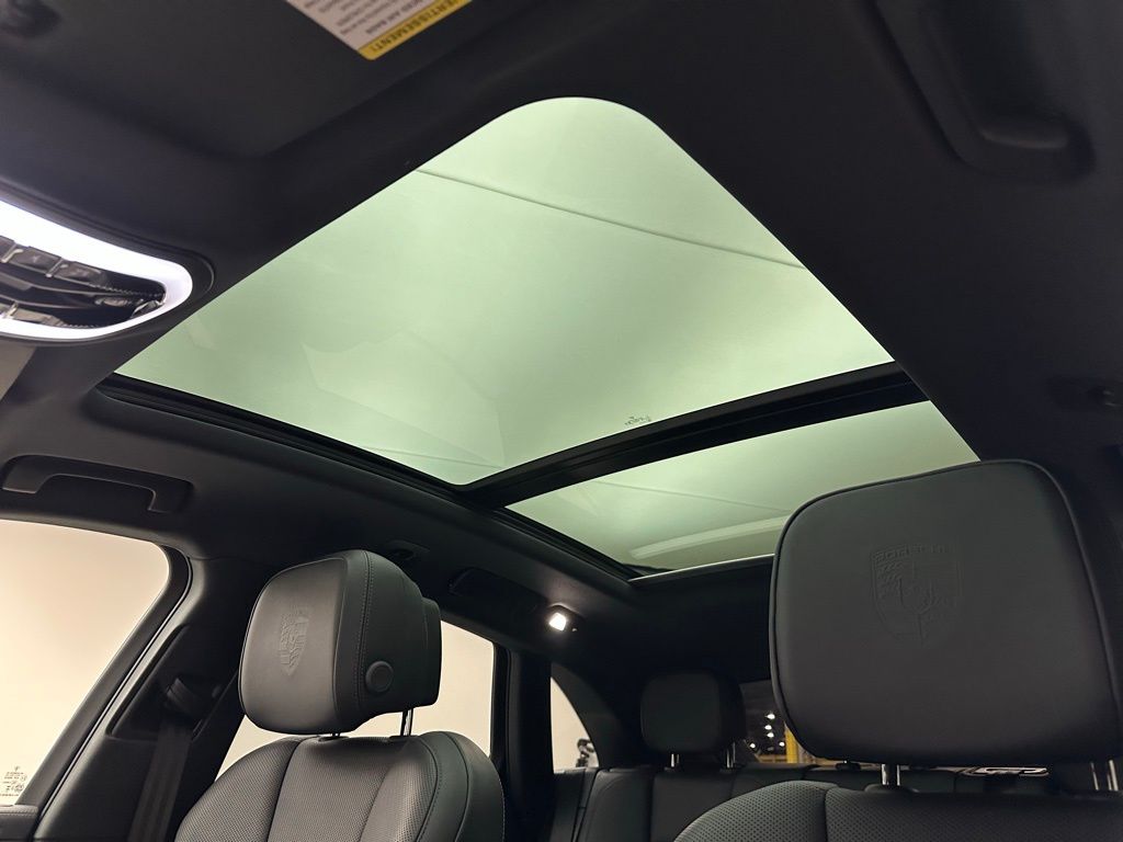 Thumbnail: 2024 Porsche Macan - 11