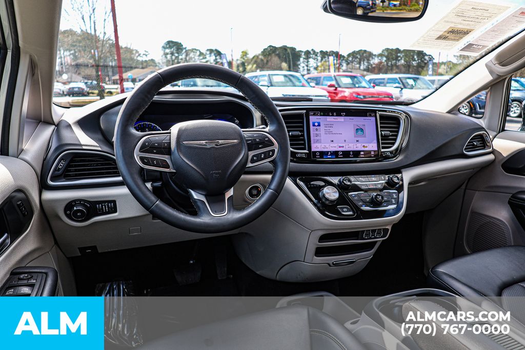 Used 2024 Silver Chrysler Touring L image 31