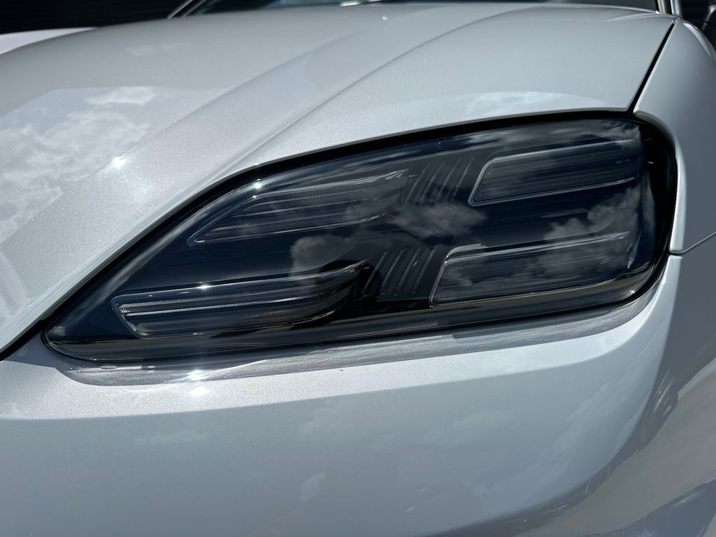 Thumbnail: 2025 Porsche Macan - 12