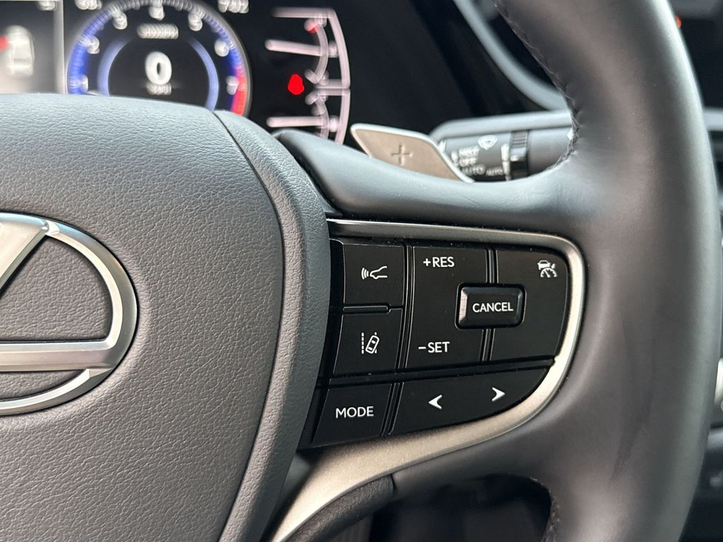 Thumbnail: 2025 Lexus ES - 26