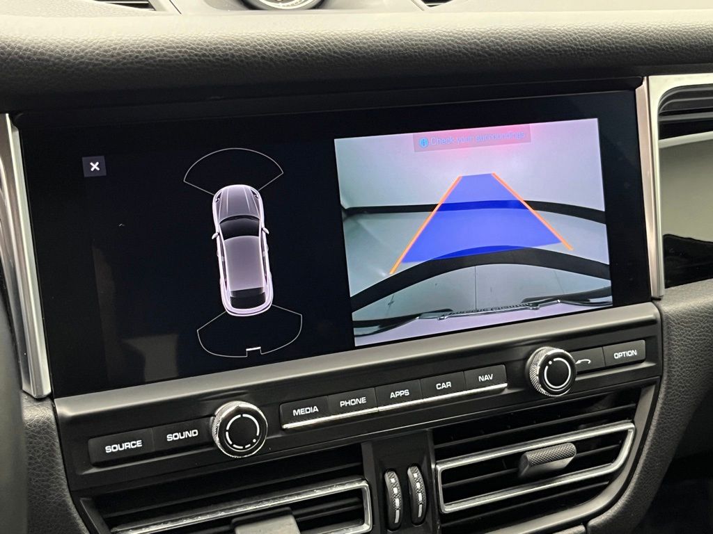 Thumbnail: 2020 Porsche Macan - 22