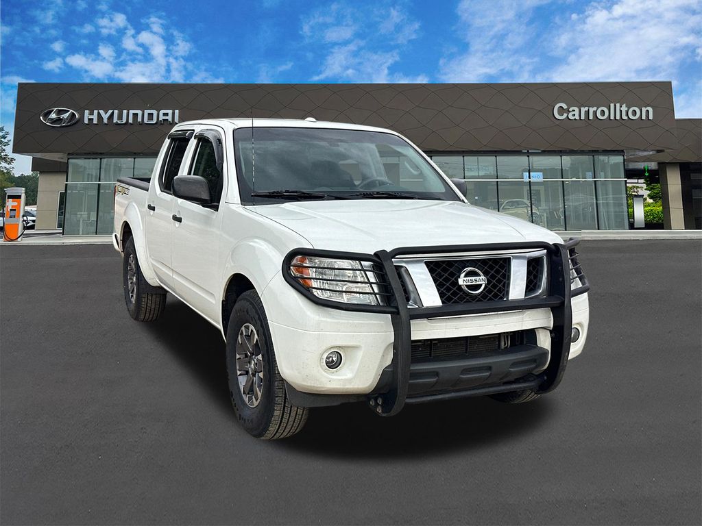 Used 2015 White Nissan Desert Runner image 3