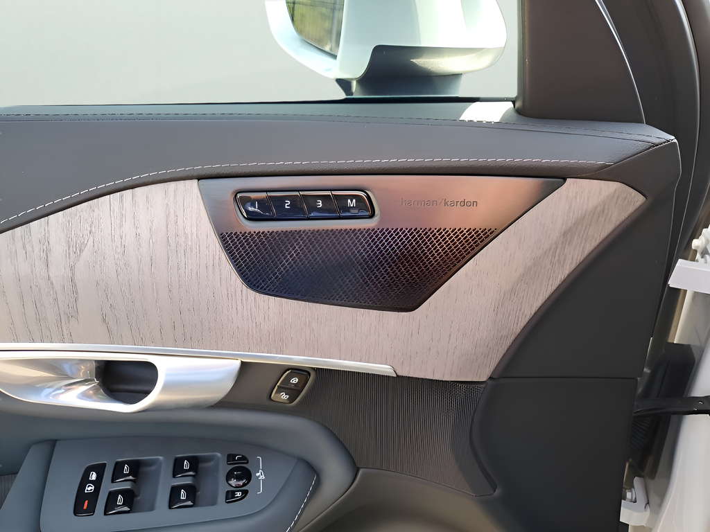 Used Car 2024 Volvo Xc90 Recharge Plug-in Hybrid  Ultimate For Sale Under $50,000 In Austin, Texas