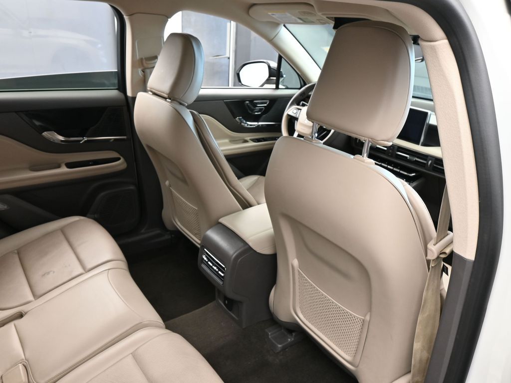 Used 2022 Pristine White Metallic Tri-Coat Lincoln Reserve image 48