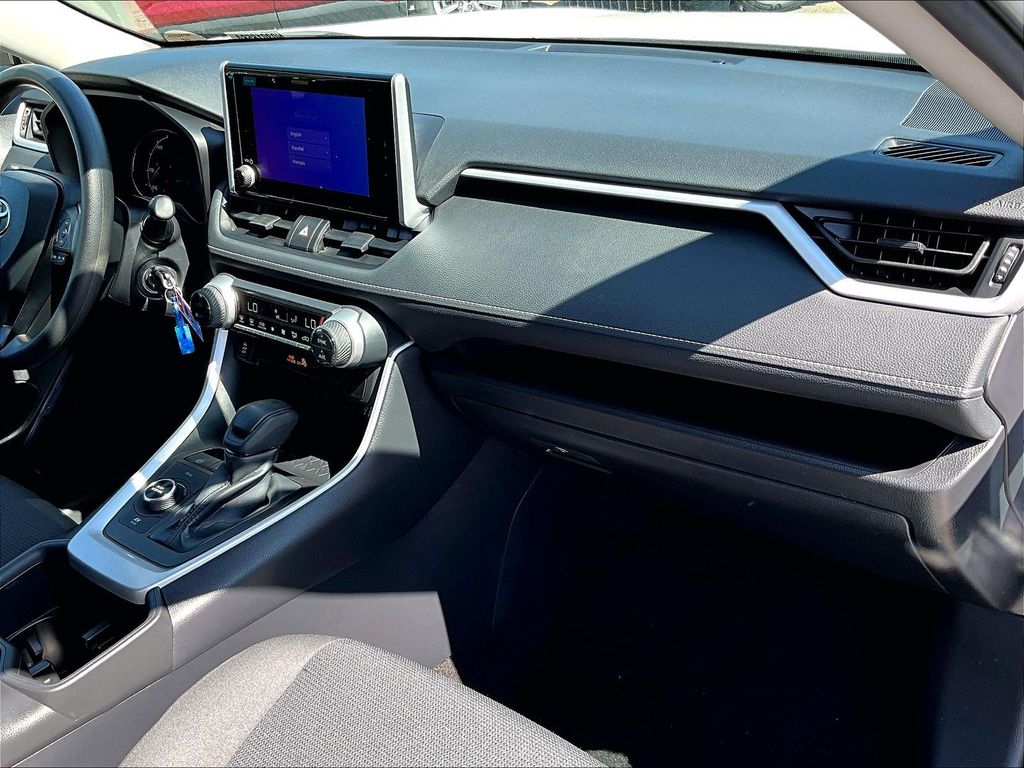 2024 Toyota RAV4 Hybrid — photo 14