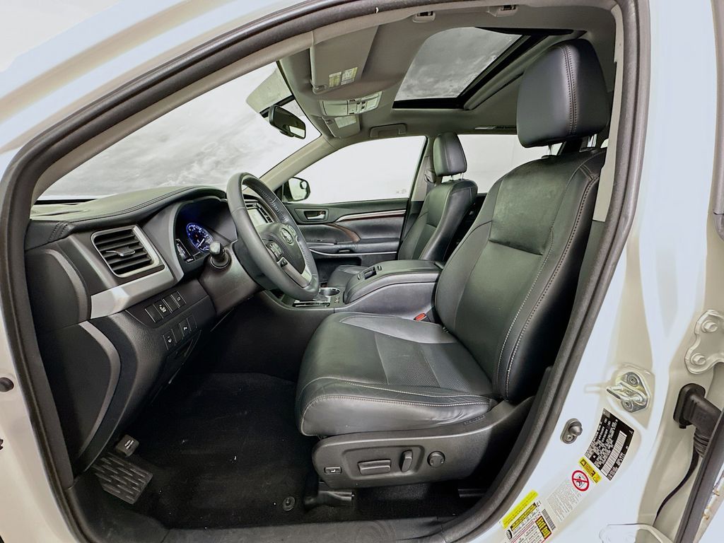 2015 Toyota Highlander Limited 21