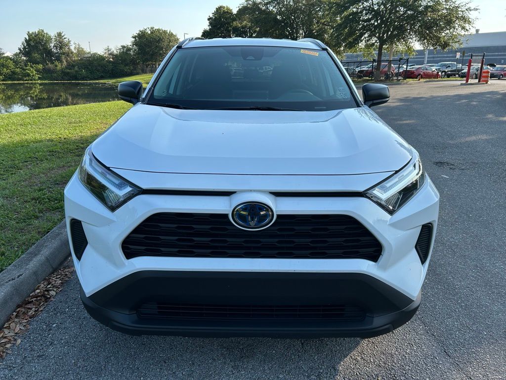 2024 Toyota RAV4 LE 8