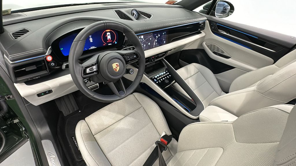 Thumbnail: 2025 Porsche Macan - 4